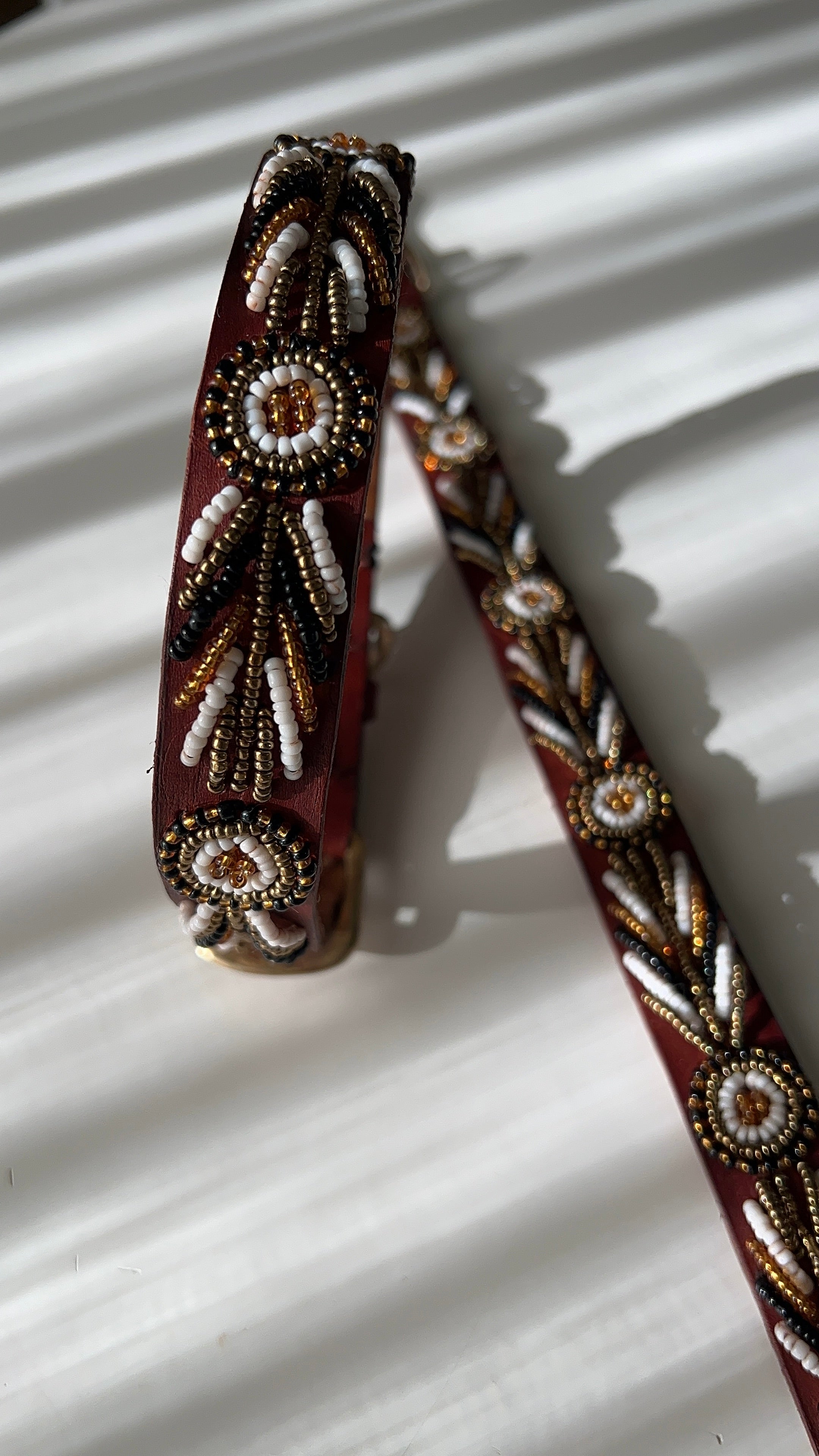 Collare Swahili fiore bianco